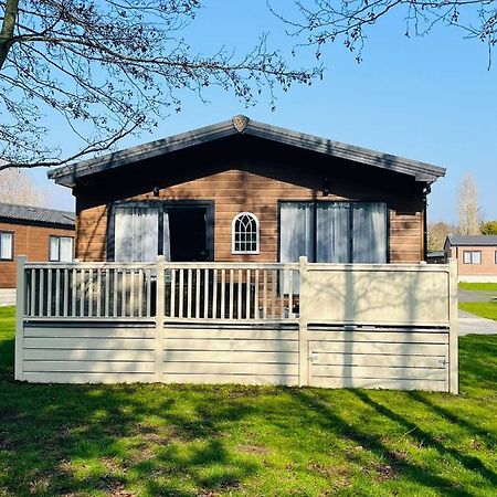 Happy Days Lodge With Hot Tub York Exteriör bild