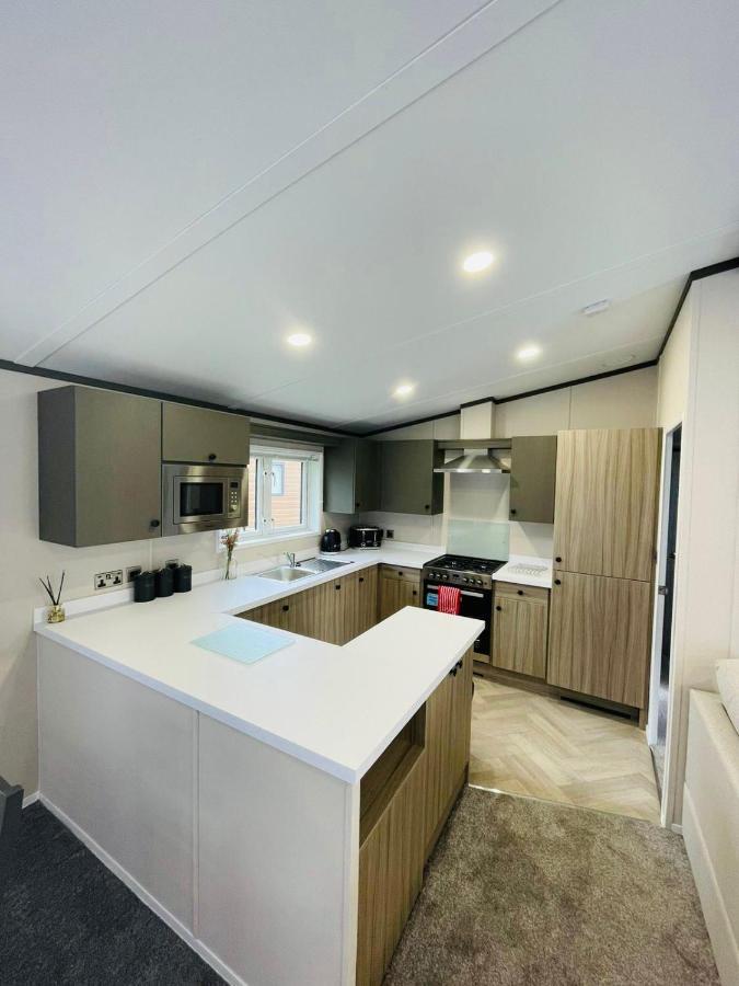 Happy Days Lodge With Hot Tub York Exteriör bild