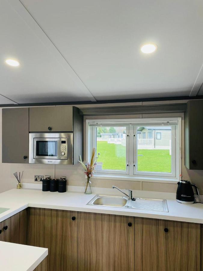 Happy Days Lodge With Hot Tub York Exteriör bild