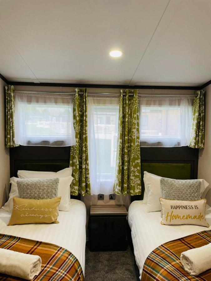 Happy Days Lodge With Hot Tub York Exteriör bild