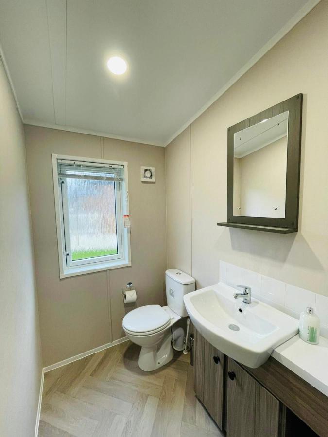 Happy Days Lodge With Hot Tub York Exteriör bild